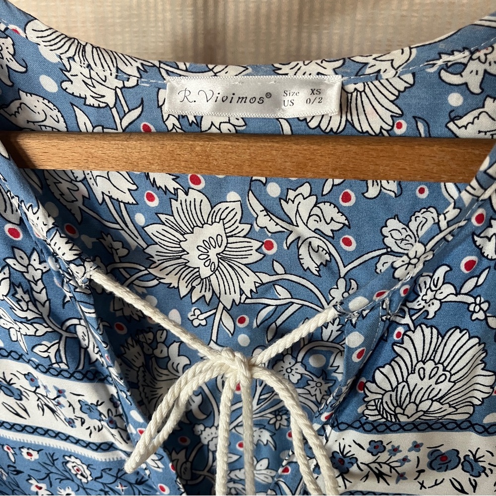 R. Vivimos Floral Blue and White Long Sleeve Maxi Dress - Picture 7 of 12